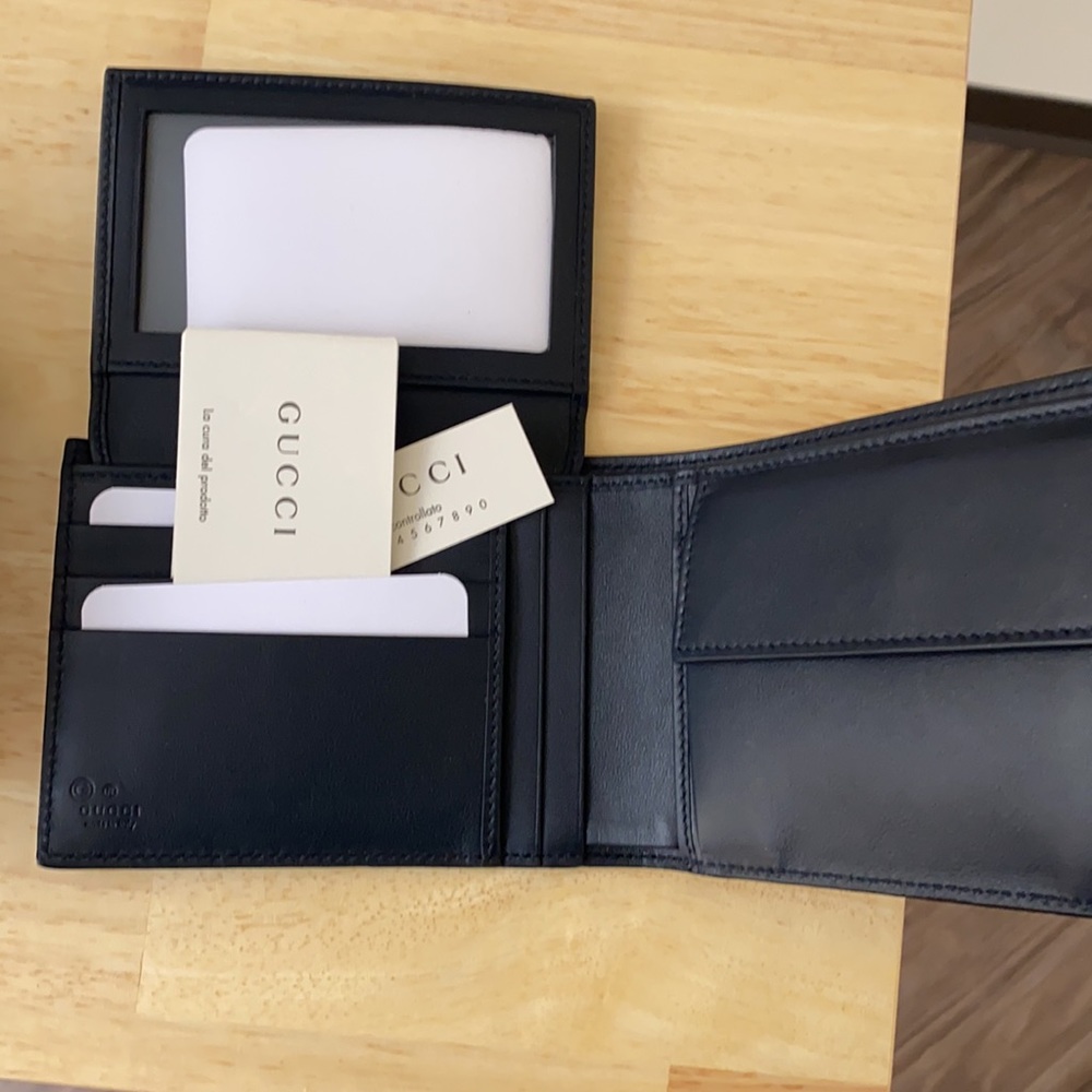 Brand new Gucci wallet! Brand new out of the box - Picture 2 of 4